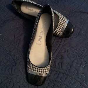 Anne Klein Black and White Houndstooth Flats